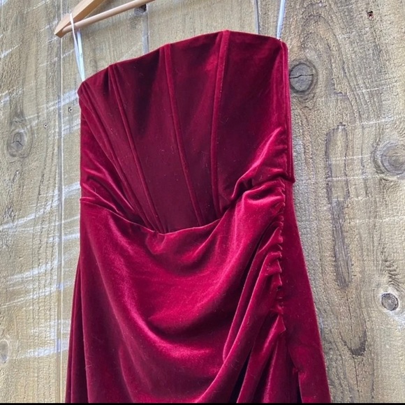 Lulu’s Glamorous Celebrations Wine Red Velvet Strapless Tulip Dress - Picture 4 of 10